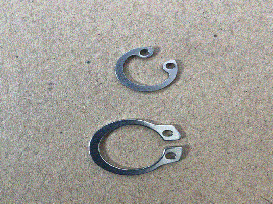 Plain Finish Rustvrij staal vasthoudende buitenste cirkel Snap Ring voor schachtverbinding