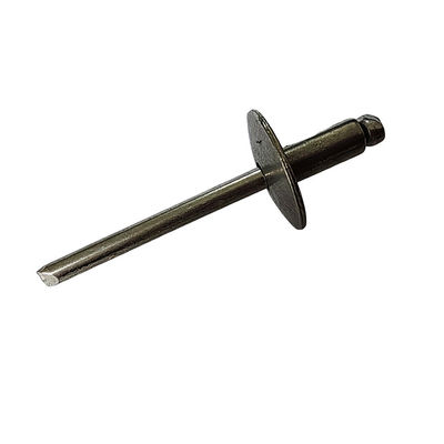 Spoorweg standaard open type ijzeren breuk stam grote rand ronde kop klinkers professionele